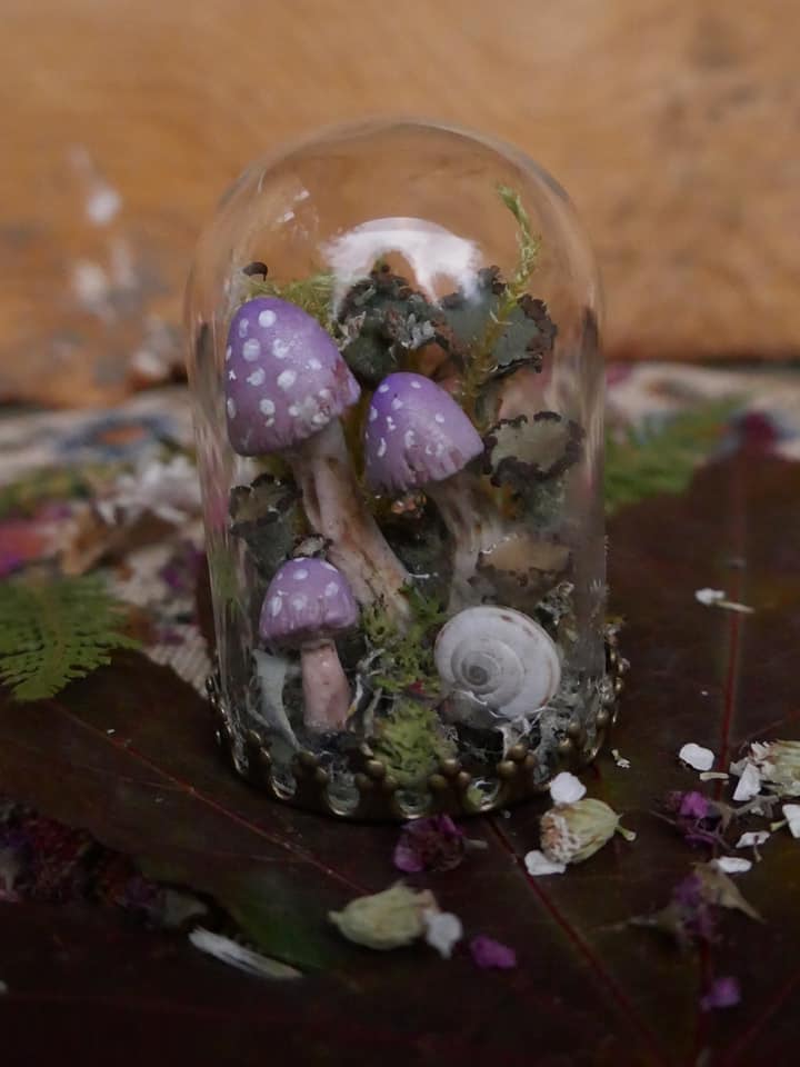 Terrarium pendant with mushrooms