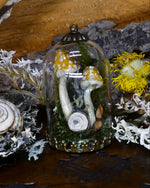 Load image into Gallery viewer, Terrarium pendant with mushrooms
