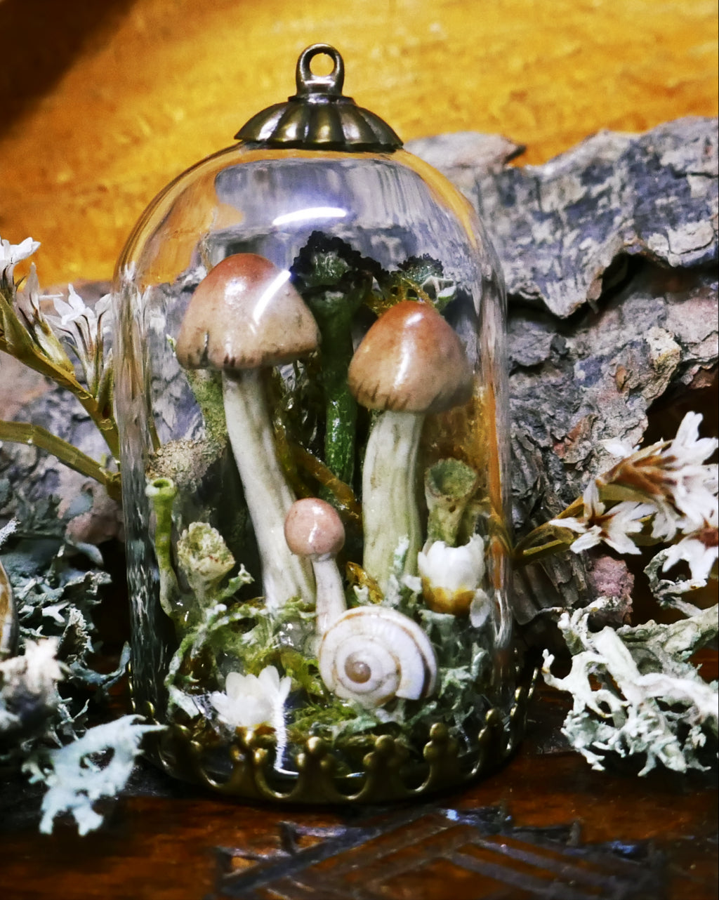 Terrarium pendant with mushrooms